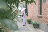 宗三左文字モデルの傘の使用イメージ。