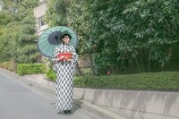 蛍丸モデルの傘の使用イメージ。