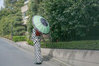 蛍丸モデルの傘の使用イメージ。