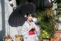 同田貫正国モデルの傘の使用イメージ。