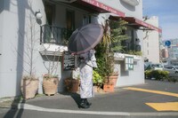 同田貫正国モデルの傘の使用イメージ。