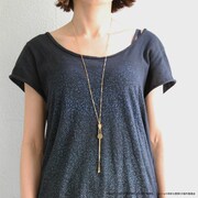 「JOJO ジッパーネックレス」使用イメージ。