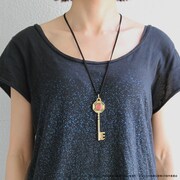 「JOJOキーネックレス」使用イメージ。