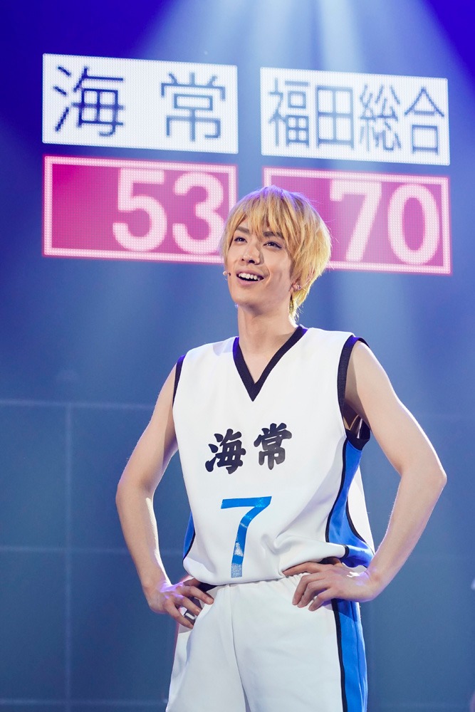 黒羽麻璃央扮する黄瀬涼太。（撮影：引地信彦）