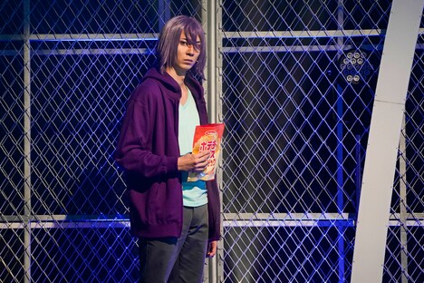 鮎川太陽扮する紫原敦。（撮影：引地信彦）