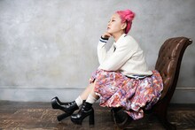 「沢田綱吉モチーフニット」の着用イメージ。（着用モデル：ニーコ）