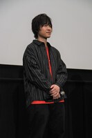 一条シン役の寺島惇太。