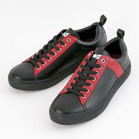 流星隊モデルのスニーカー。