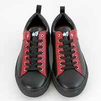 流星隊モデルのスニーカー。