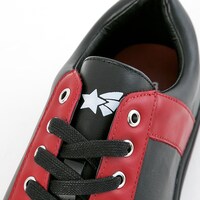 流星隊モデルのスニーカー。