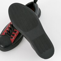 流星隊モデルのスニーカー。