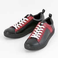 流星隊モデルのスニーカー。