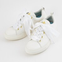 fineモデルのスニーカー。