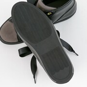 Edenモデルのスニーカー。