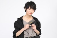 Edenモデルのスマートフォンケースの使用イメージ。