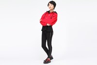 流星隊モデルのスニーカーの着用イメージ。