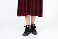 Valkyrieモデルのスニーカーの着用イメージ。