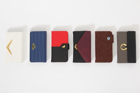 「あんさんぶるスターズ！」各ユニットの衣装をイメージしたスマートフォンケース。