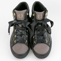 Edenモデルのスニーカー。