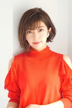 三田亜里沙役の伊瀬茉莉也。