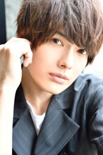 浦飯幽助役の崎山つばさ。