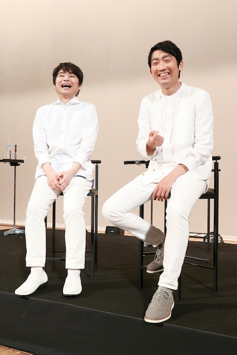 左から石田彰、石田明。