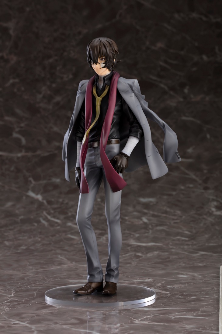 太宰治の1/8スケールフィギュア。