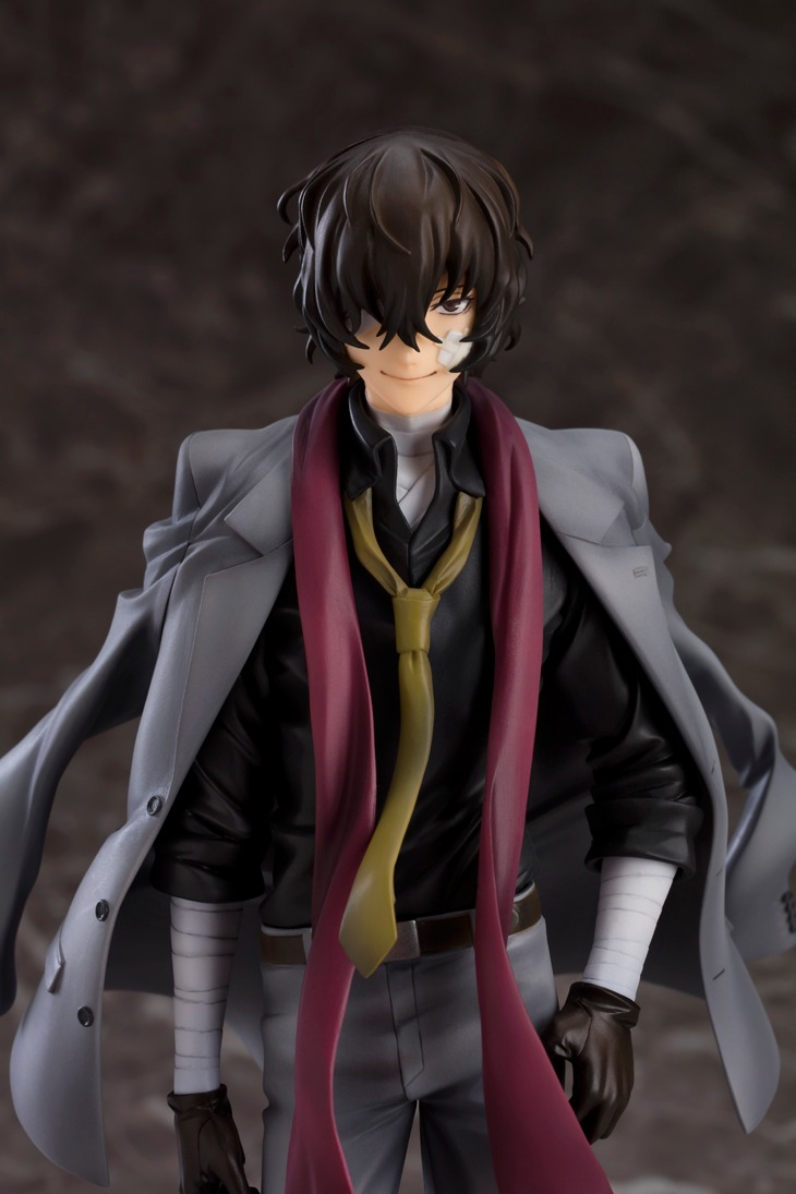 太宰治の1/8スケールフィギュア。