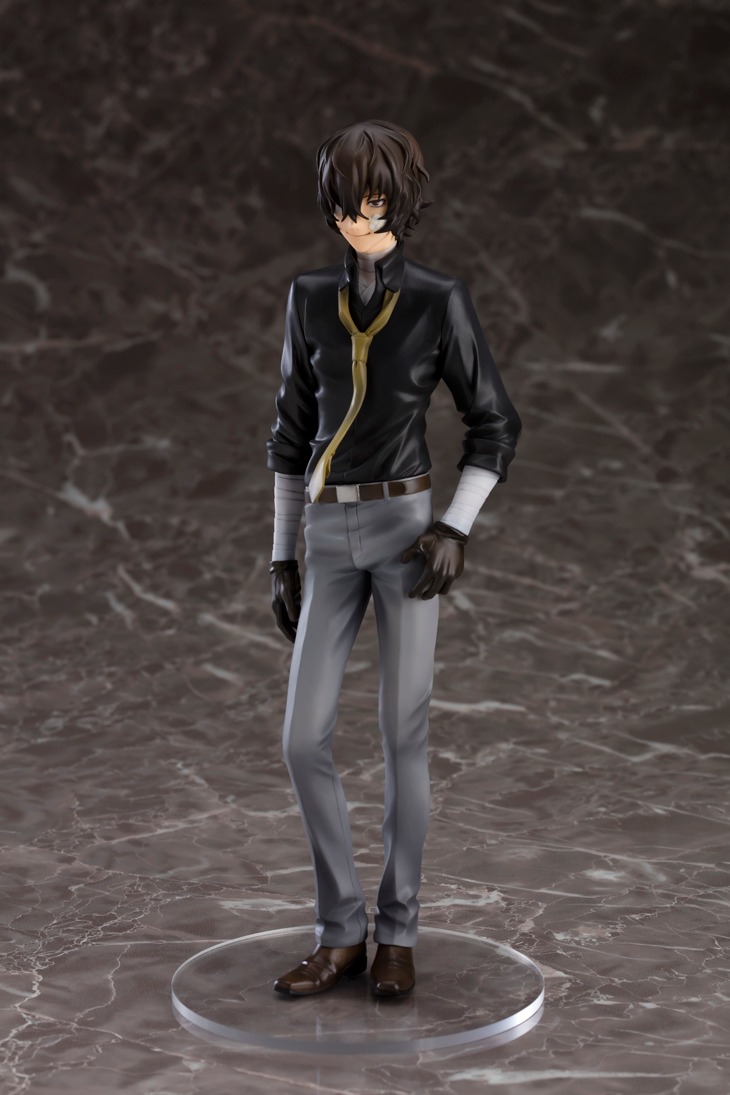 太宰治の1/8スケールフィギュア。