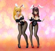 「ダクネス バニーVer.」を別売りの「ゆんゆん バニーVer.」と並べた様子。