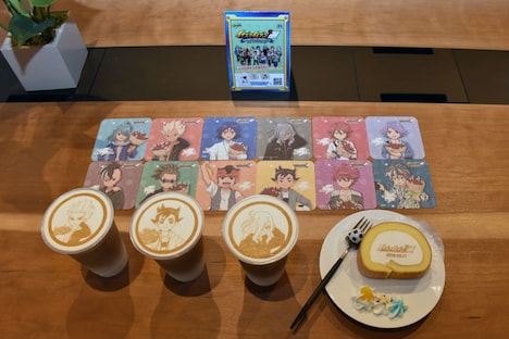 コラボメニューとオリジナルコースター。