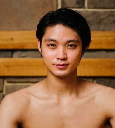 イケメン蒸し男役の磯村勇斗。