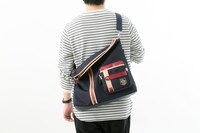 「CLANNAD」古河渚モデルのバッグ、使用イメージ。