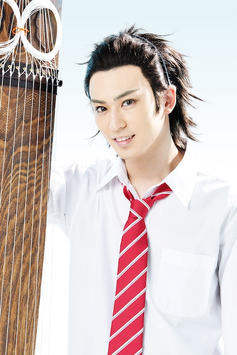 塩田康平扮する足立実康。