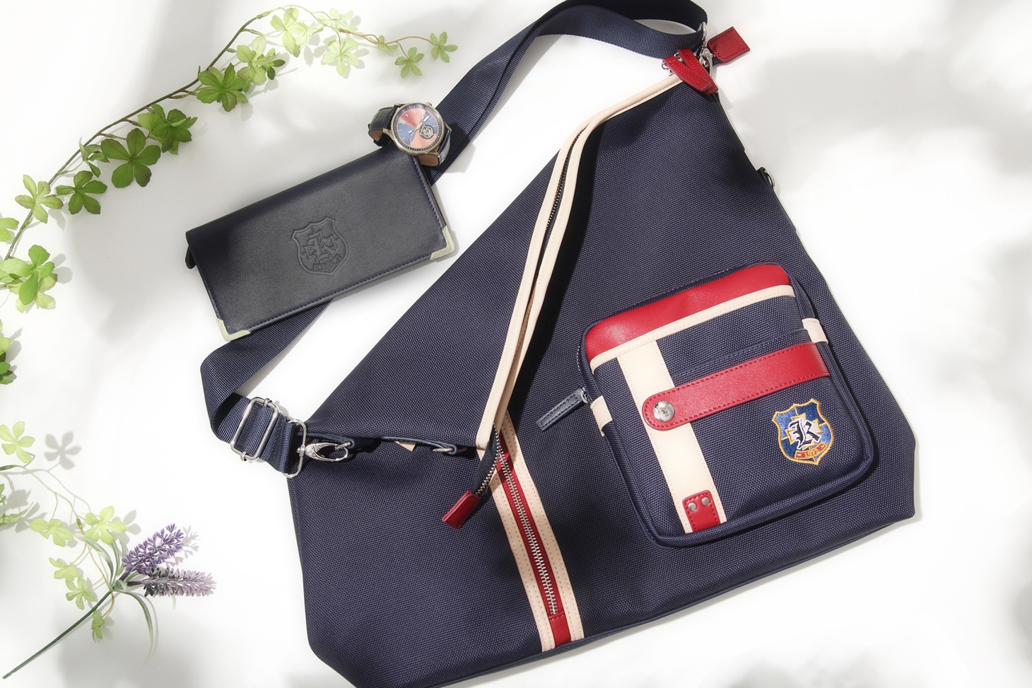 「CLANNAD」古河渚モデルの財布、腕時計、バッグ。