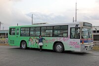 「『ガールズ&パンツァー』ガルパンバス5号車 お披露目レポート」より。