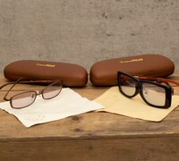 左から「ムスカ大佐 サングラス」「パズー ゴーグル型メガネフレーム」。