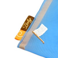 イタリアの刺繍メッシュポーチ。