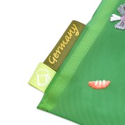 ドイツの刺繍メッシュポーチ。
