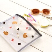 日本の刺繍メッシュポーチの使用イメージ。