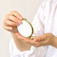 日本の￼ラメコンパクトミラー。