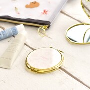 日本の￼ラメコンパクトミラー。