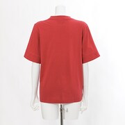 矢逆一稀モデルのトップス。