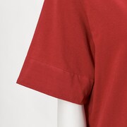 矢逆一稀モデルのトップス。