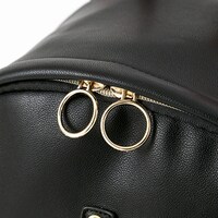 矢逆一稀モデルのバッグ。