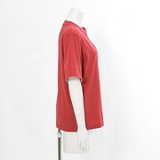 矢逆一稀モデルのトップス。