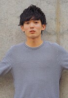 高校生役の額川大和。