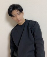 高校生役の大知。