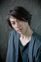 ガト役の成松慶彦。