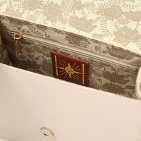 孫悟空モデルのバッグ。